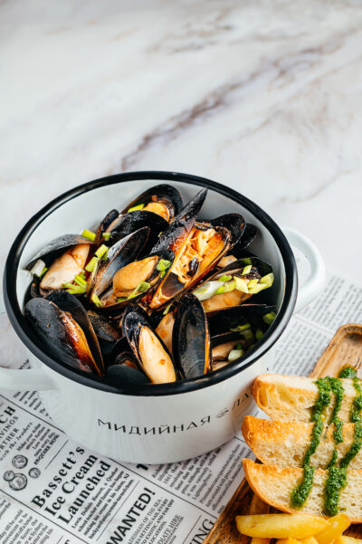 Мидии в томатном соусе